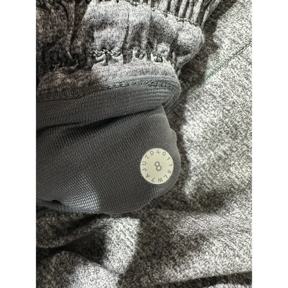 Luluelmon Hotty Hot Low Rise Lined Shorts Women Size 8 Grey Athletic 3.5" Inseam - Picture 5 of 7